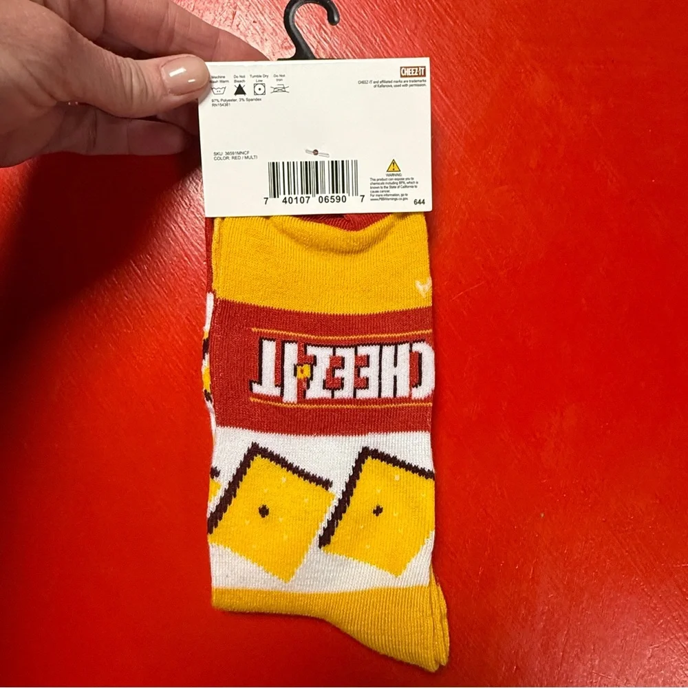 NWT CRAZY SOCKS EXPRESS YOURSELF CHEEZE ITS CRACKERS CREW SIZE 6-12